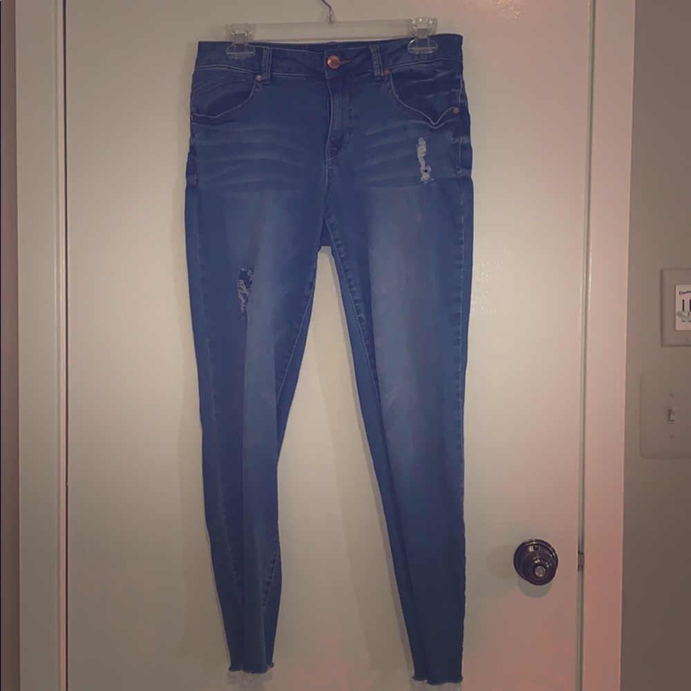 1822 Blue Jeans (Slightly Distressed)